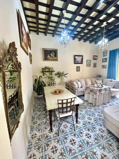 Gatu Casa Lola , " Preferente Mayores De 25 Anos Y Familias " El Puerto de Santa Maria Bagian luar foto